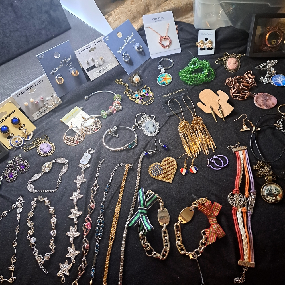 1.8 lbs Of Gold & Silver Tone Jewlery Lot